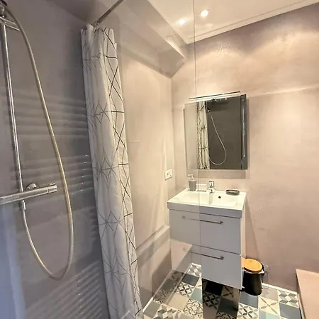 One-bedroom Near The Palais Des Festivals * Канны